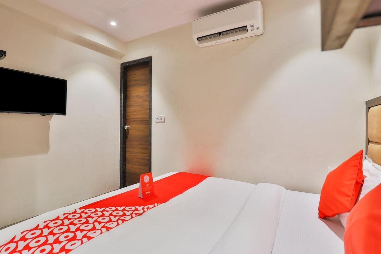 OYO 1389 Hotel Relax Inn Surat Buitenkant foto